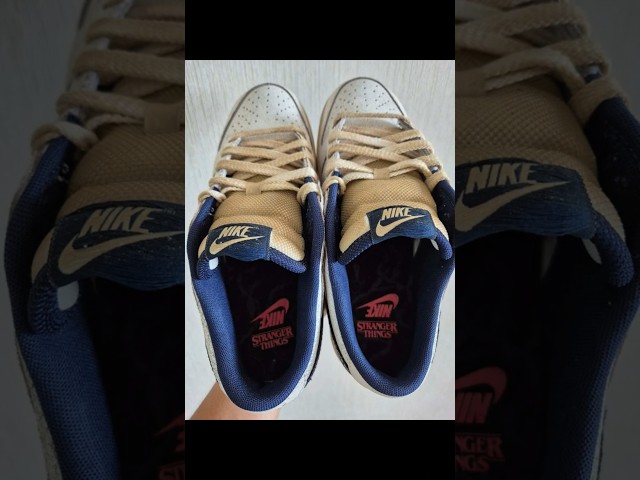 Vídeo relacionado con Stranger Things chanclas acolchadas para mujer, zuecos con piel sintética, calzado cálido para estar por casa (Stranger Things, Estándar, Sistema tallas calzado EU, Adulto, Números, mediano, 38)