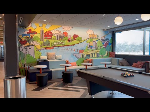 Tru By Hilton Lawrence, Kansas - King Bed Room and Hotel Tour