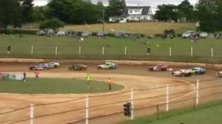 preview picture of video 'McClymont 2NZ wins Saloon Feature, McDonalds Kihikihi (NZ) Speedway 18 Dec 2010'