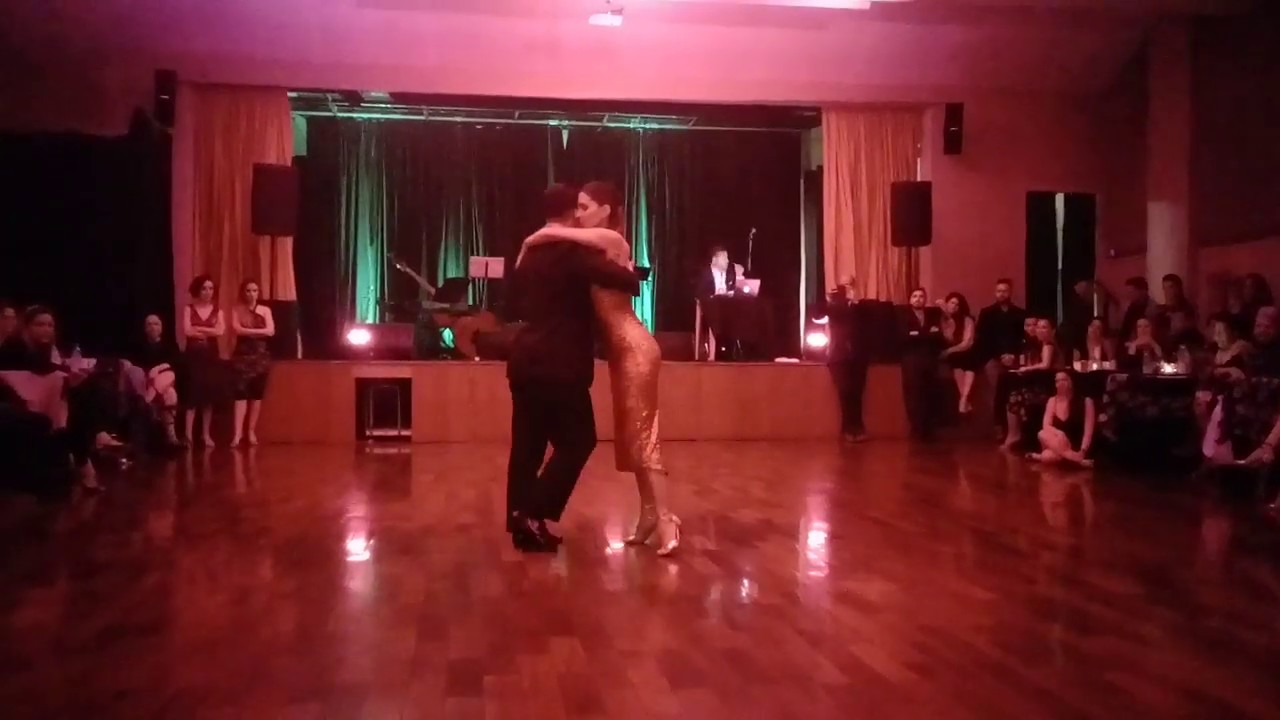 Cristhian Sosa e Magdalena Valdez 1/2