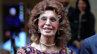 84-летняя Софи Лорен вышла в свет: актриса в облегающем вечернем платье восхитила публику