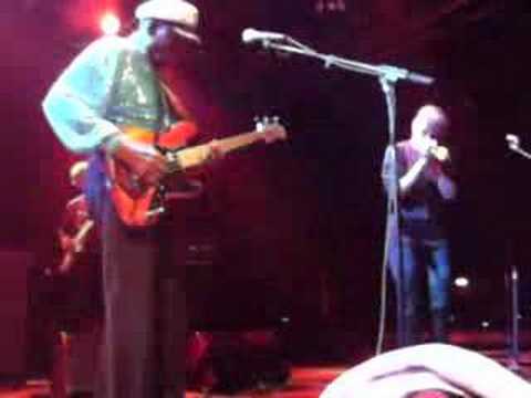 Chuck Berry - plays Bass live @ Munich 12.11.2007