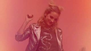 VIRGINIA DA CUNHA, Magnetic Love Backstage Revista RANDOM