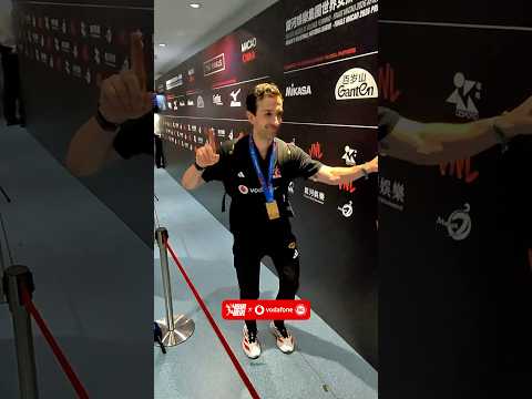GELENEK SÜRÜYOR! Daniele Santarelli ve “Erik Dalı” 😅