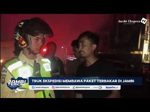 DETIK-DETIK MOBIL EKSPEDISI PEMBAWA PAKET TERBAKAR DI JAMBI