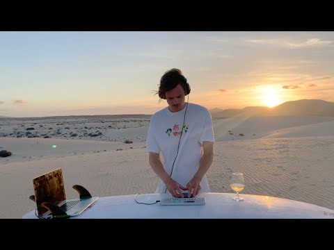 melodic house ft. folk music live in the desert by NOËP