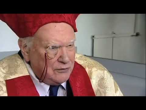 Sir Patrick Moore receives Distinguished Honorary Fellowship from University of Leicester