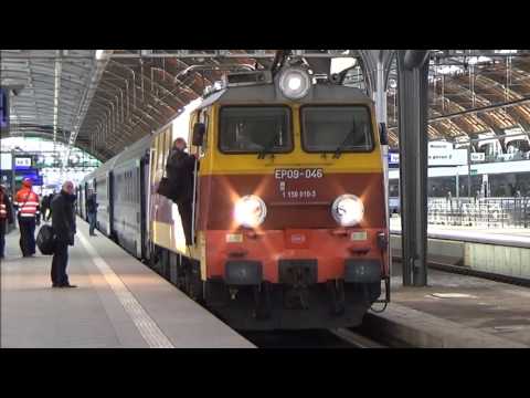 Podpinanie i odjazd EP09-046 z IC 6302 KOSSAK oraz odjazd  SU42-1002 z TLK 5602 ARTUS