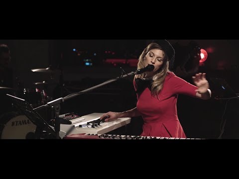 L'Aura - Lucy In The Sky With Diamonds (The Beatles)