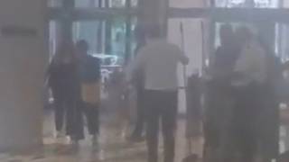 Il video del Pirellone allagato dopo il forte temporale a Milano