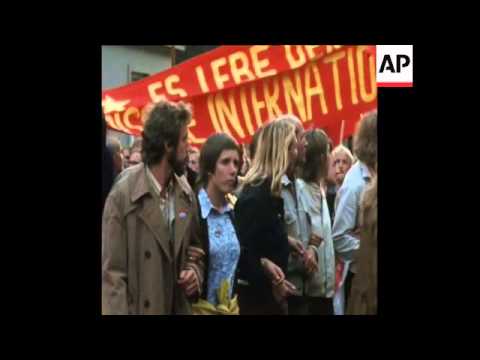 SYND 27-8-72 DEMONSTRATION THROUGH THE CENTER OF MUNICH, PROTESTING OVER THE VIETNAM WAR