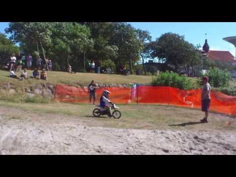 Isak 6 år kör motorcross första gången.