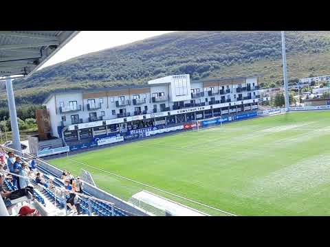 Hødd - Kjelsås 0-0 26.07.2020 spillerne kommer på banen på Høddvoll