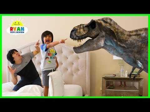 Jurassic World Fallen Kingdom Dinosaurs T-Rex Visits Ryan ToysReview at home!