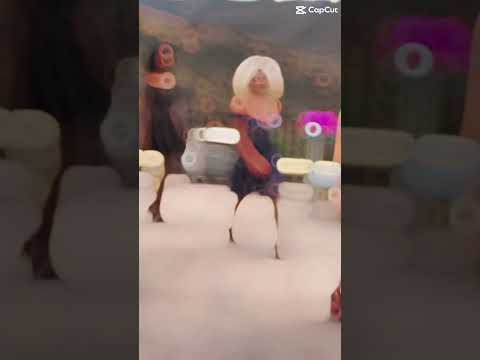 Icon 🤩 #model #runway #modeling #modelwalk #runwaywalk