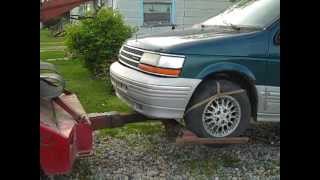 preview picture of video 'Towing away the `95 Plymouth Voyager minivan'