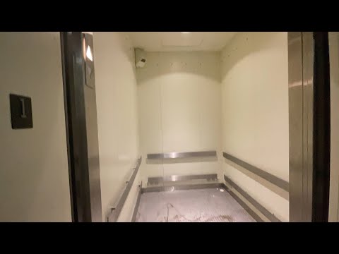 Schindler 300A MT Hydraulic Service Elevator @ The Mall at Tuttle Crossing - Dublin, OH