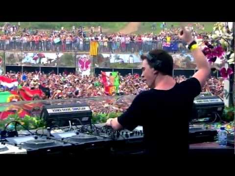 Hardwell - Spaceman vs Somebody that I used to Know (Live @Tomorrowland 2012)