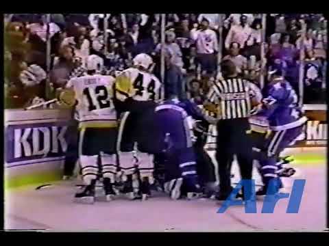 NHL Oct. 25, 1990 Pittsburgh Penguins v Quebec Nordiques (R) Paul Coffey v Claude Loiselle (R)
