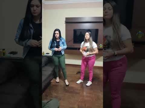 taislaine e Daiane louvando sonda me senhor