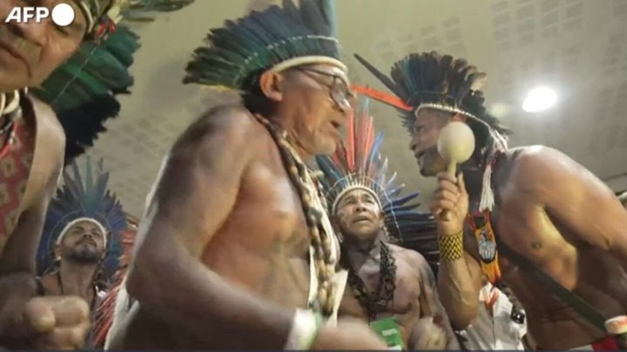 Cop30, proseguono le proteste degli indigeni: balli e canti per l'Amazzonia