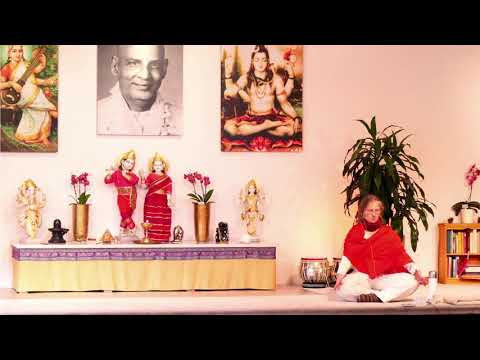 RückenYoga mit Darshini - Yoga Vidya Ashram Live - 9:15 Uhr 22.11.2021