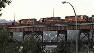 preview picture of video 'DM&IR loads arrive at Dock #6 in Duluth. Empties are returned to Proctor - 1998'