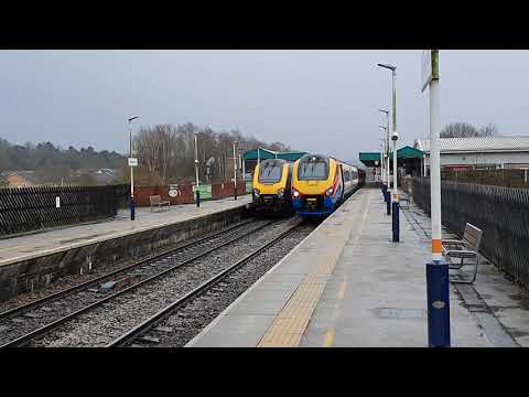 221134 vanishing behind another train 14.03.2021