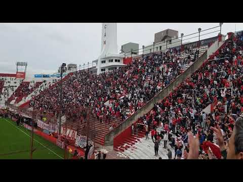 "El Globo es pasión, locura de mi corazón" Barra: La Banda de la Quema &bull; Club: Huracán