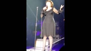 Mireille Mathieu   Non je Regrertte rien   Hamburg 16th marts 2015