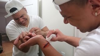 CUT MY ARM PRANK ON MOM!! *CALLS 911*
