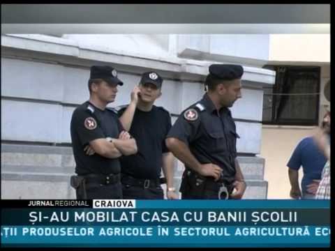 Şi-au mobilat casa cu banii şcolii
