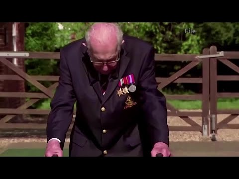 英国のトム・ムーア船長が100歳で死去 (UK's Captain Tom Moore has died aged 100)