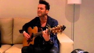 Con Axel en el sofá - Quédate