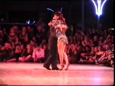  Stella Missé  and  Javier Rodriguez  are  dancing  to  the  milonga  "  La Milonga De Buenos Aires  "