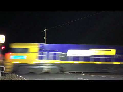 4PM4 3 NR loco pass Mallala