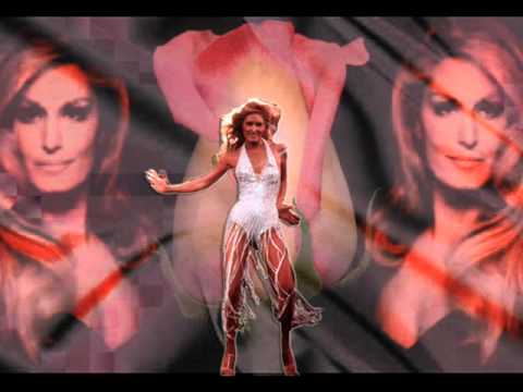 Thể hiện bởi Dalida