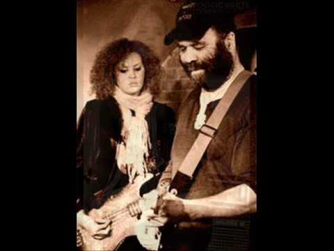 Otis Taylor & Cassie Taylor - Few Feet Away (Live)