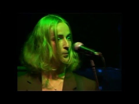 01. Chiki Liki Tu-a - Odborník - Live in Roxy Praha (20.9.2004)