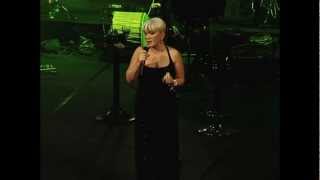 Sezen Aksu "Güllerim Soldu'nun hikayesi" (03.12.2008 Darüşşafaka Konseri)