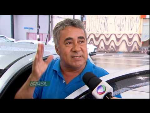 Multa por uso de celular ao volante custará quase R$ 300 e sete pontos na CNH