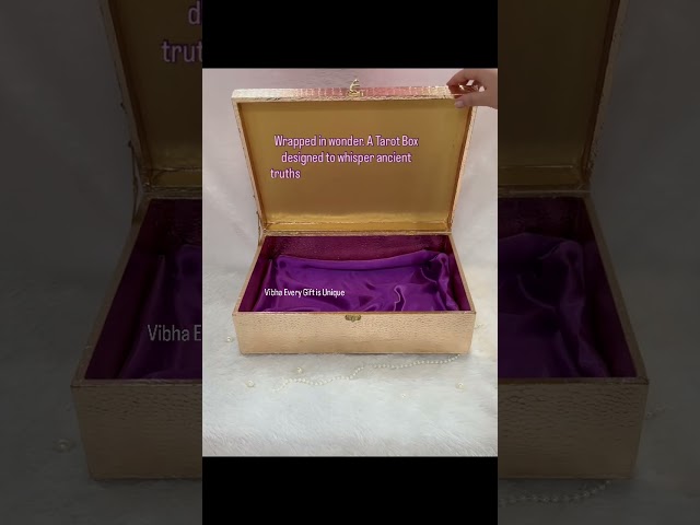 Vídeo relacionado con GLOBLELAND Caja de almacenamiento de tarot "La Luna" de madera de haya para tarjetas de tarot, caja de joyería para tarjetas de tarot, caja para soporte de cristal, almacenamiento de herramientas de