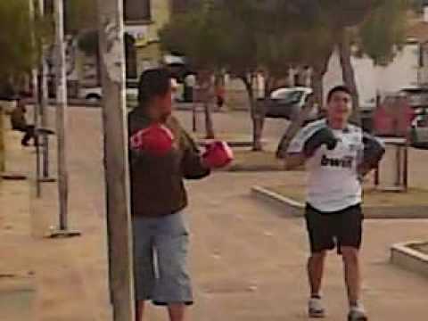 pelea con guantes de box Chistian vs Felix