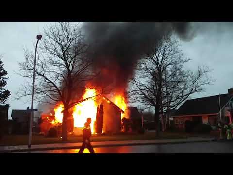 Geen gewonden bij woningbrand aan Noordsingel in Swifterbant | UPDATE Geen gewonden bij woningbrand aan Noordsingel in Swifterbant | UPDATE