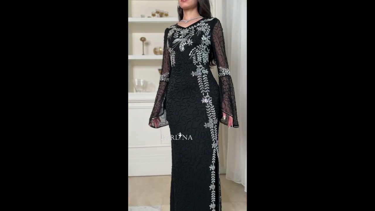 فستان أسود مع تطريزات فضية أنيقة - M