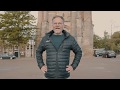 Henk de Jong hijst de vlag op de Oldehove