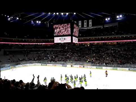 2016-01-22 HC Sparta Praha - děkovačka s rybičkou