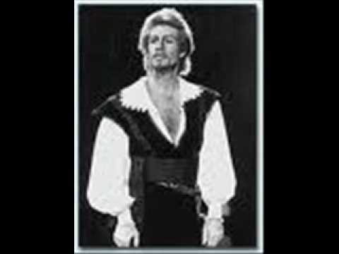 SAMUEL RAMEY-A te l'estremo addio...Il lacerao spirito (Verdi).wmv