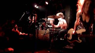 Holiday - The Subways (Harlow Square 19/12/2009) (HD)