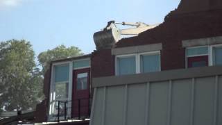 preview picture of video 'Demolition of Virginia, Illinois School Building - Part 4.AVI'